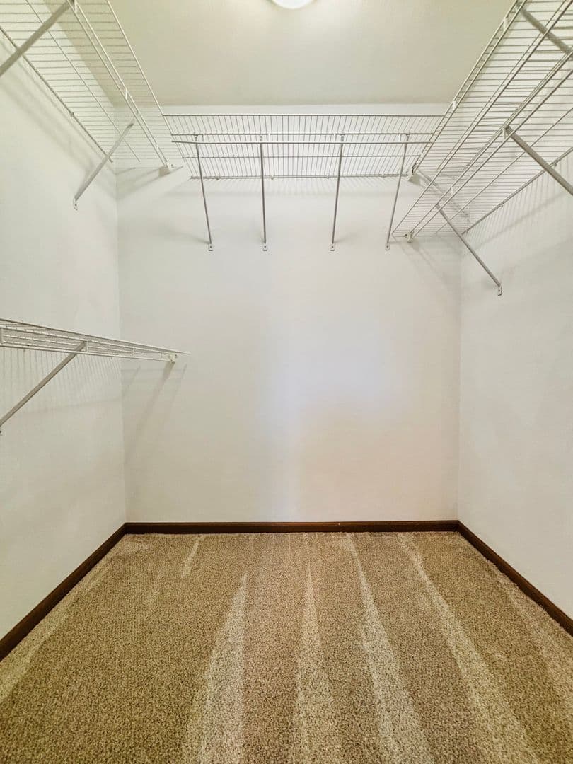 Belleville Apartment: 1671 Shadow Ridge Court