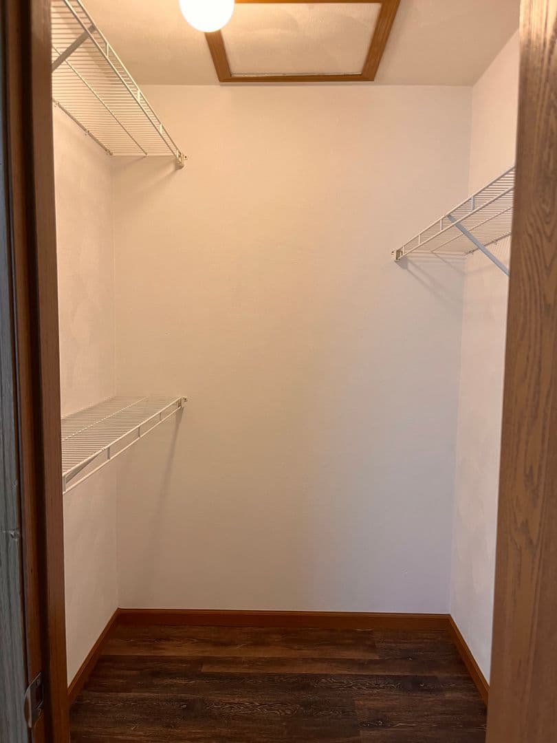 Belleville Apartment: 1671 Shadow Ridge Court