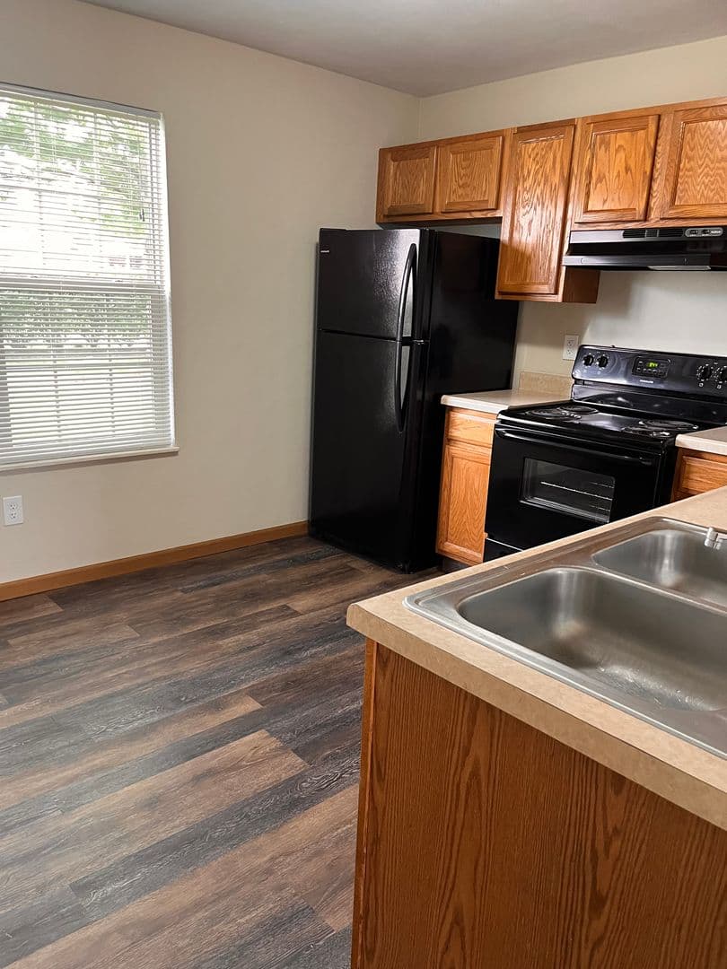Belleville Apartment: 1671 Shadow Ridge Court