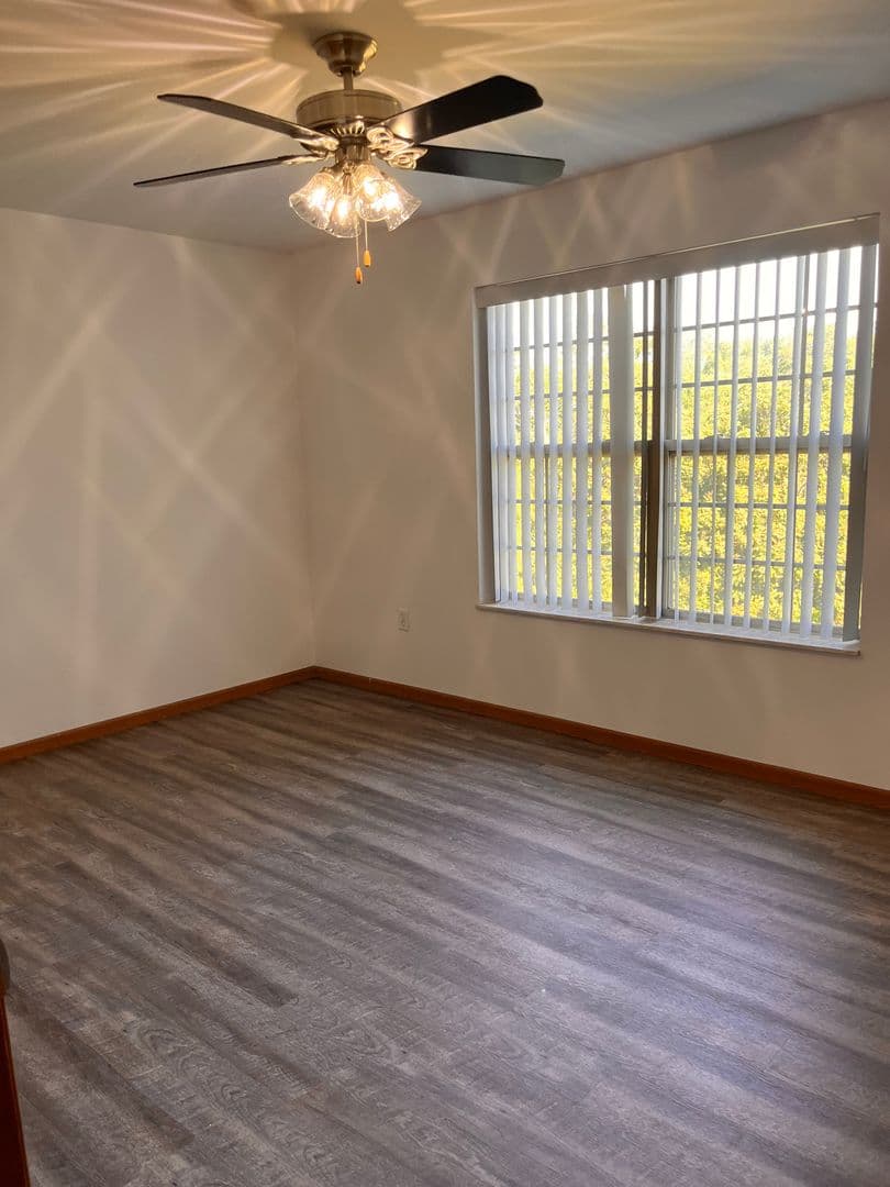 Belleville Apartment: 1671 Shadow Ridge Court