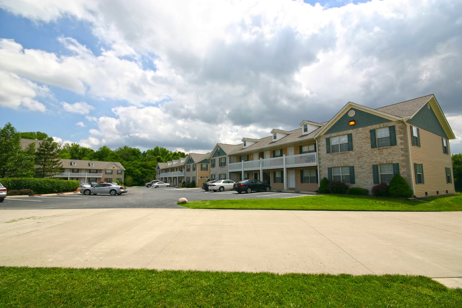 Belleville Apartment: 1671 Shadow Ridge Court