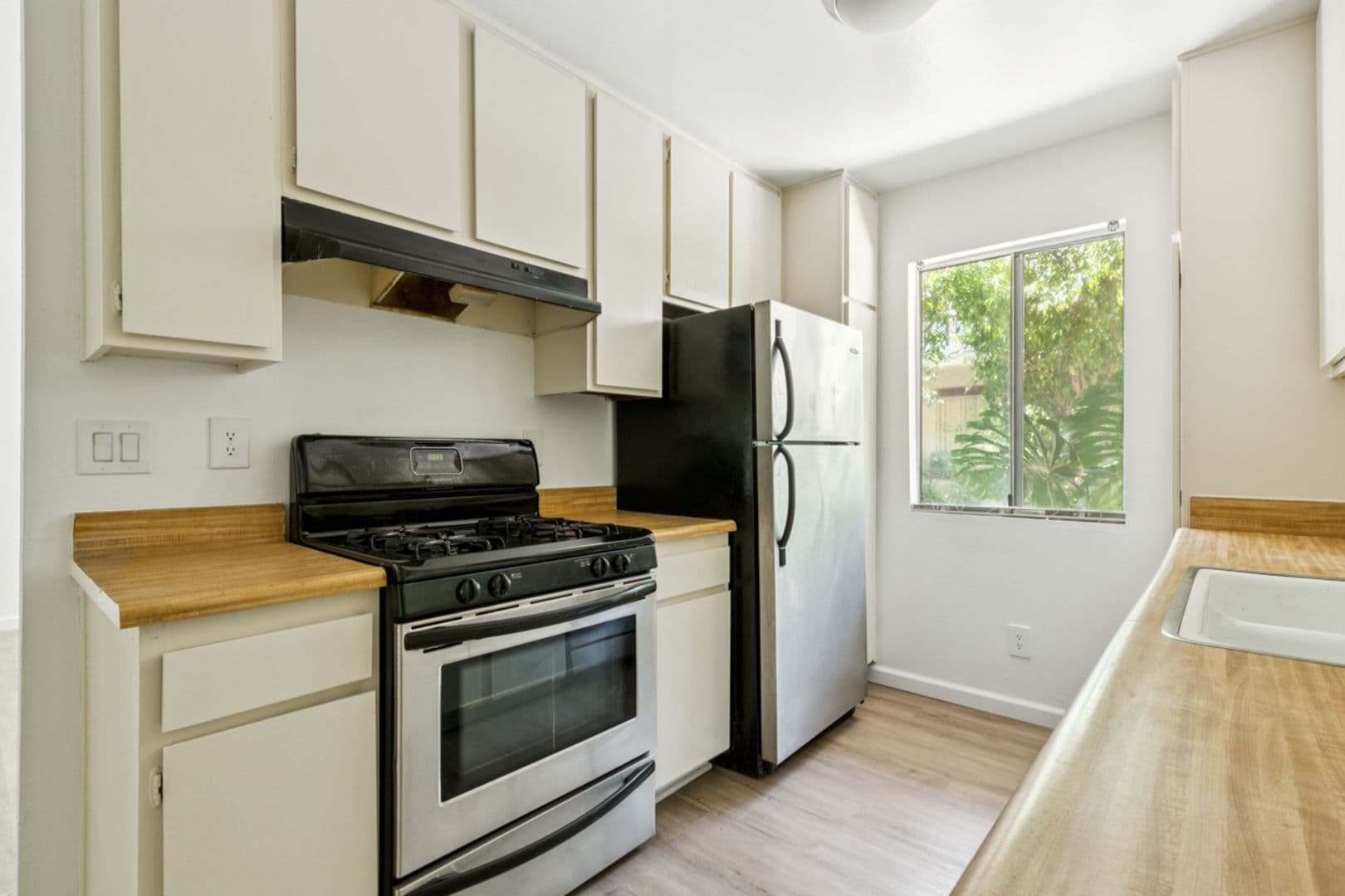 Panorama City Condo: 8800 Cedros Ave