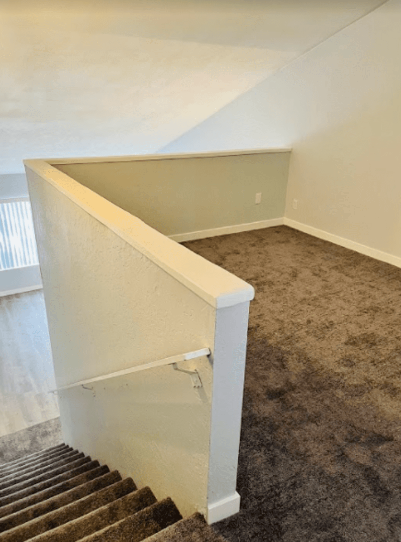 North Hollywood Apartment: 11443 Emelita Street