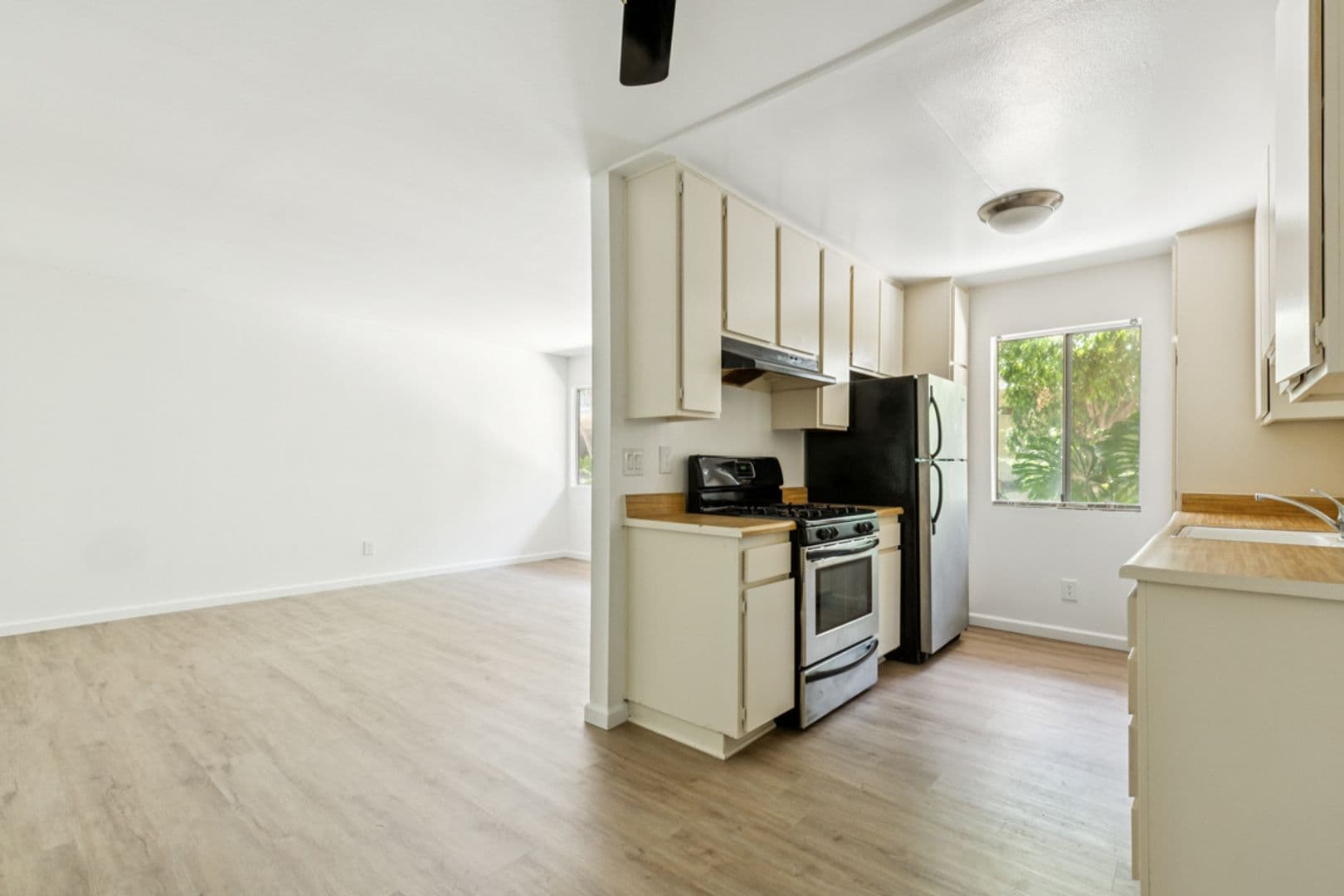 Panorama City Condo: 8800 Cedros Ave