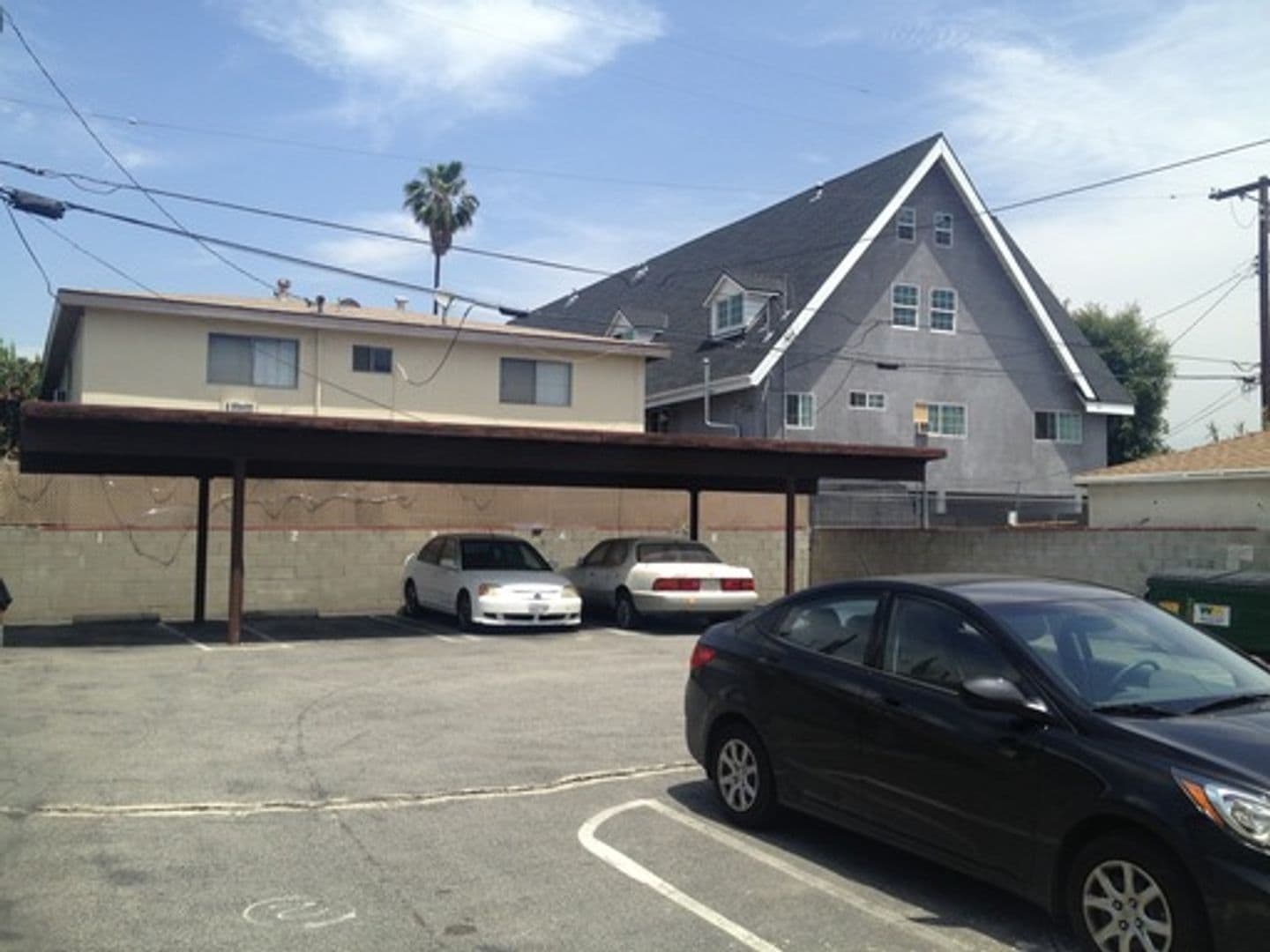 North Hollywood Apartment: 11443 Emelita Street