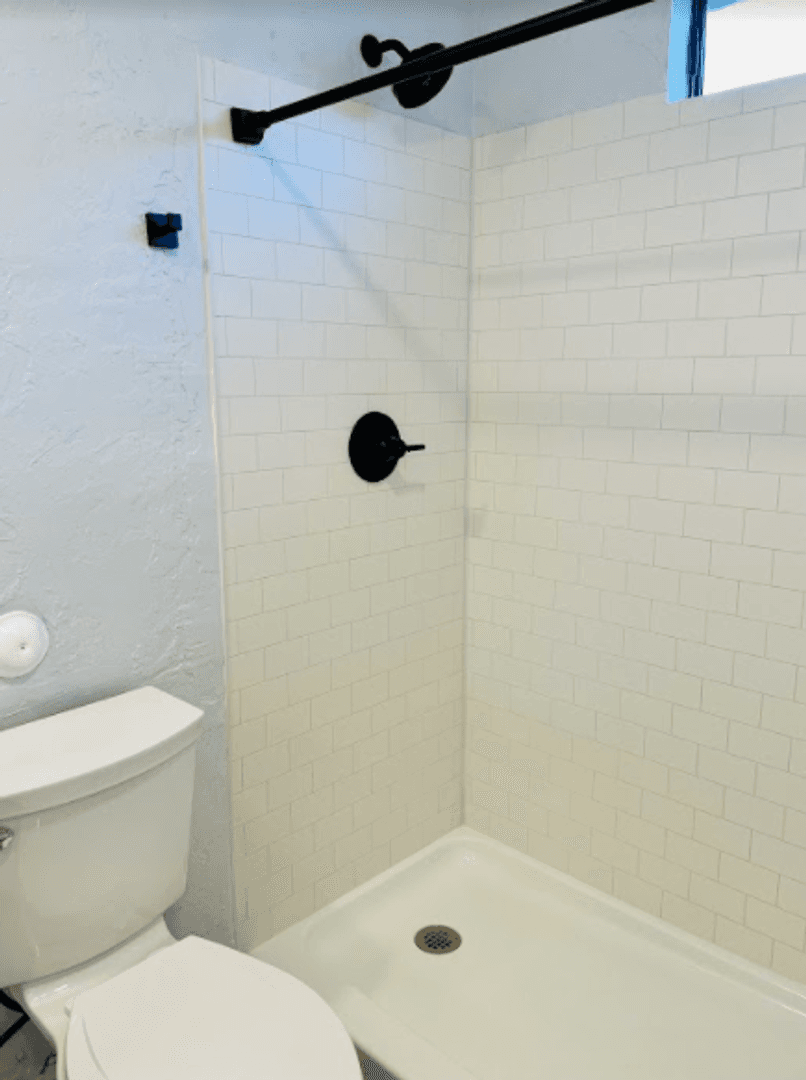 North Hollywood Apartment: 11443 Emelita Street