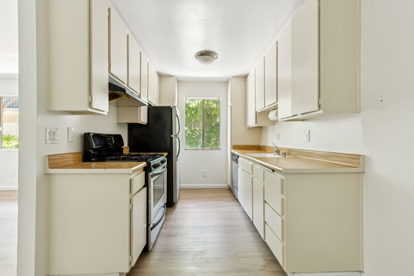 Panorama City Condo: 8800 Cedros Ave