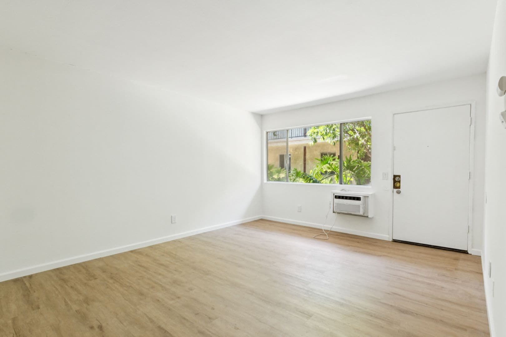 Panorama City Condo: 8800 Cedros Ave