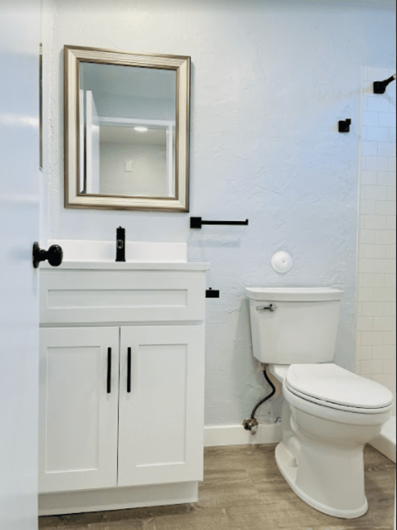 North Hollywood Apartment: 11443 Emelita Street