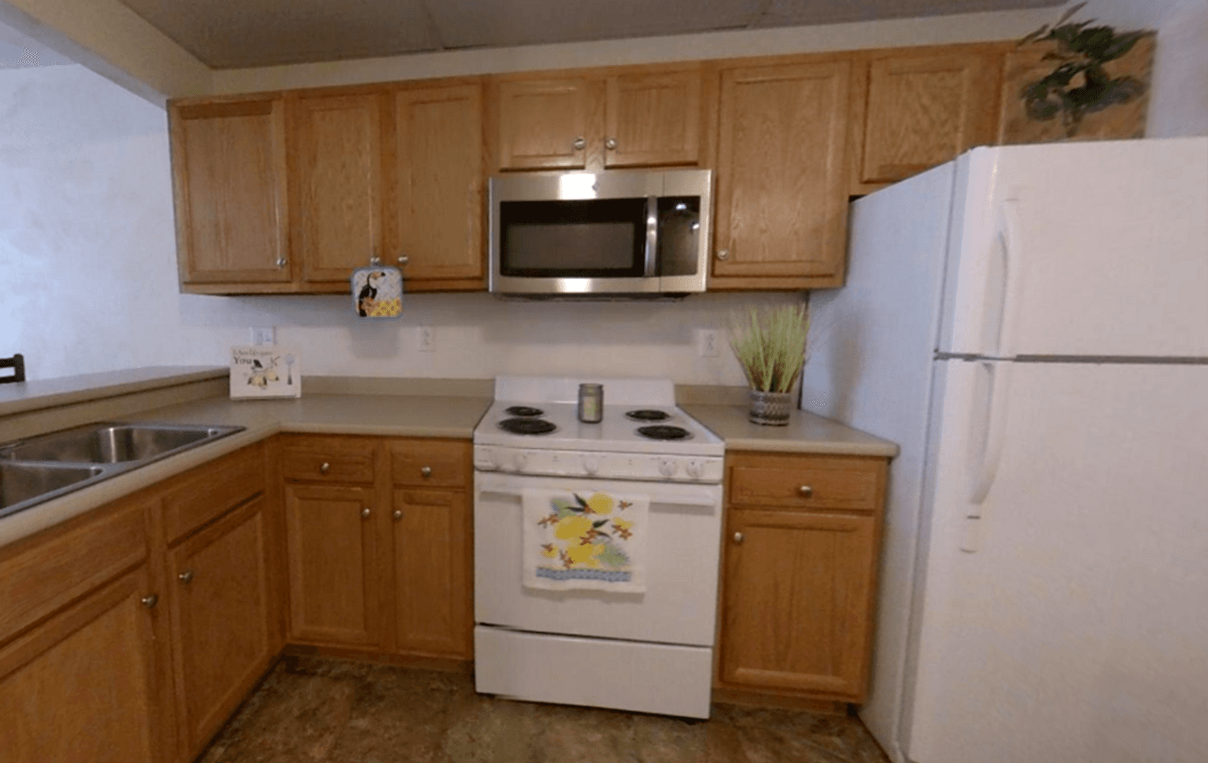 Indiana Apartment: 935 Oakland Ave