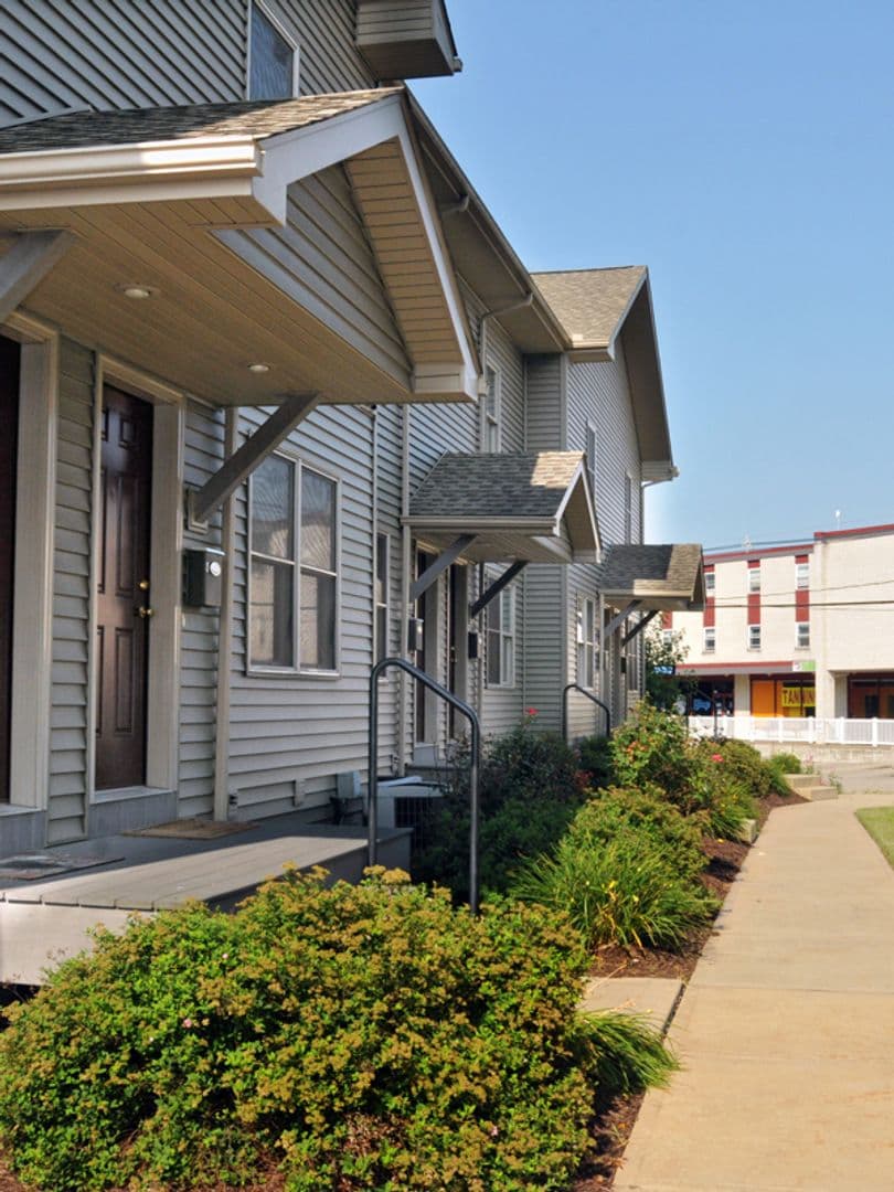 Indiana Apartment: 935 Oakland Ave