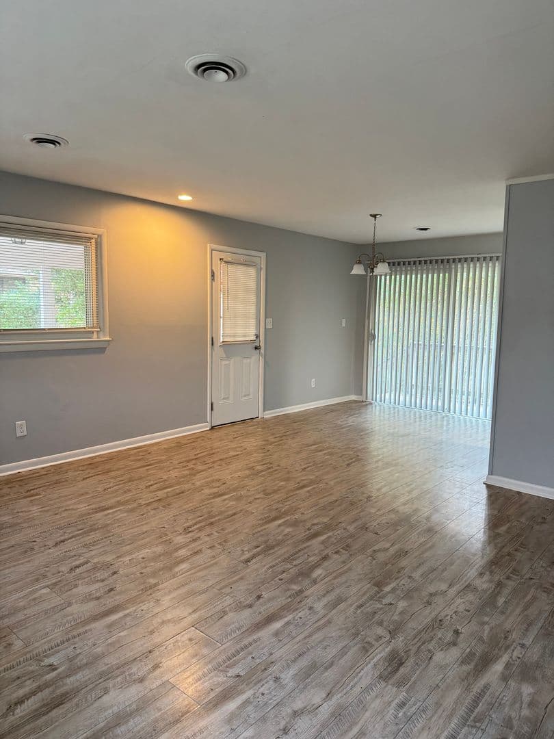 Newport News House: 48 Edgemoor Dr.