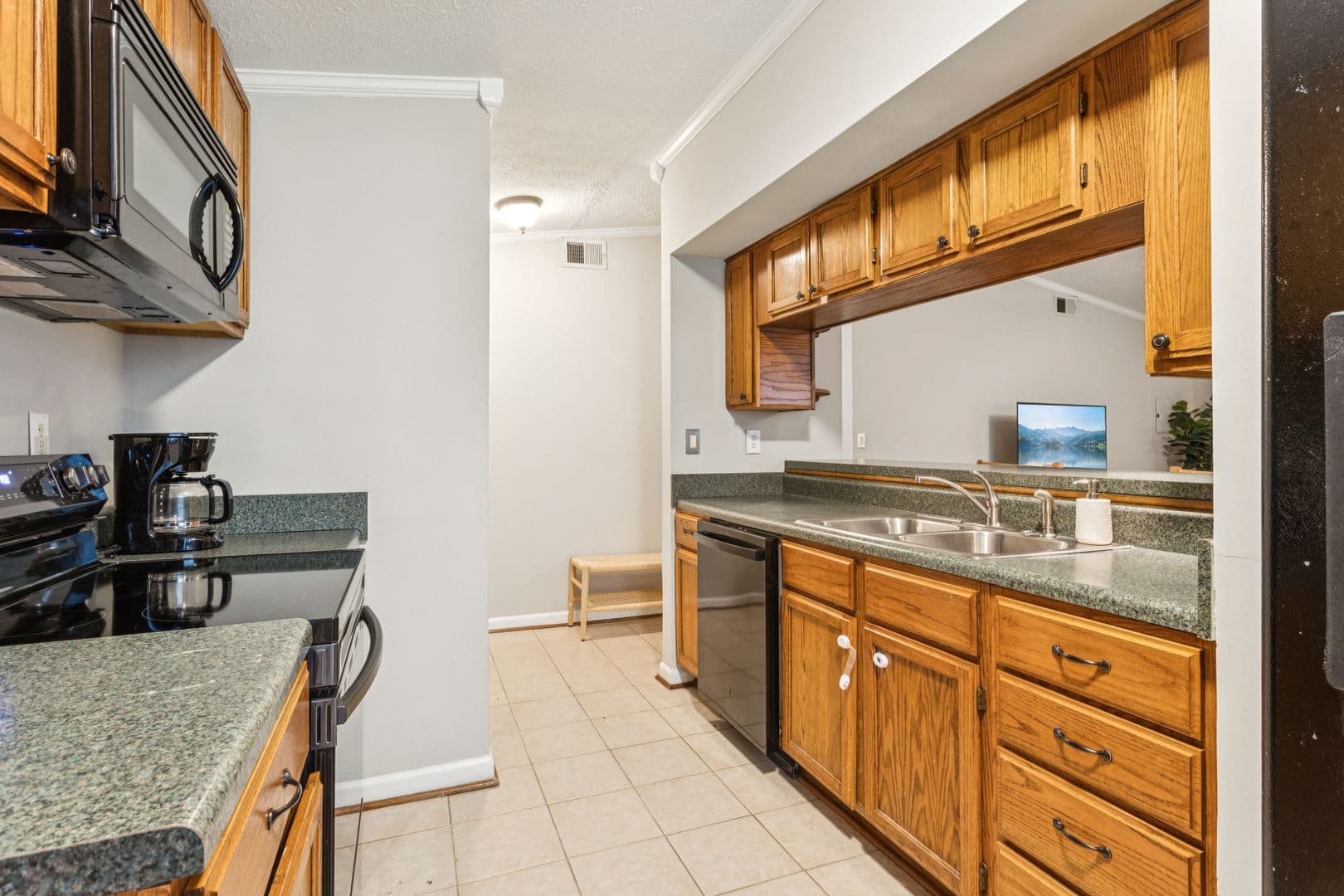 Newport News House: 501 Ashwood Drive