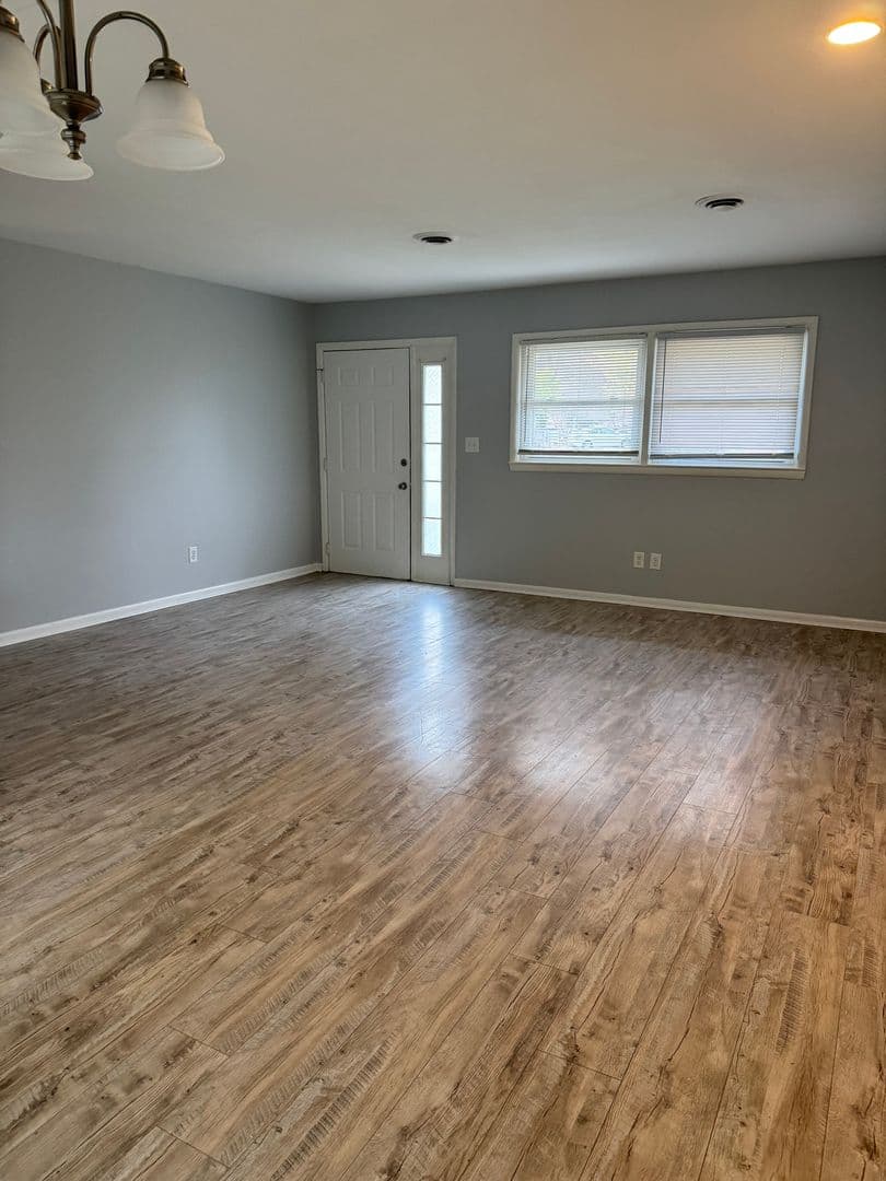 Newport News House: 48 Edgemoor Dr.