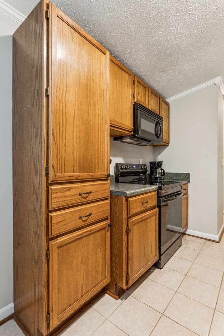 Newport News House: 501 Ashwood Drive