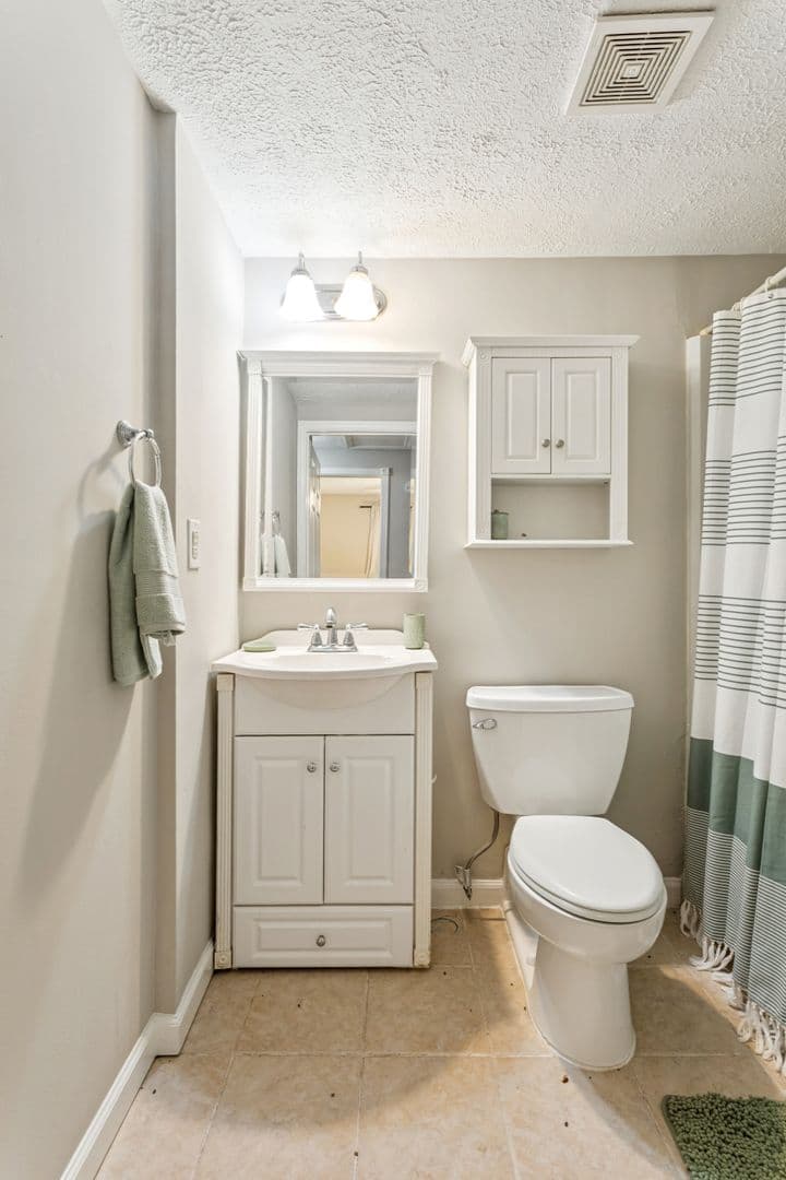 Newport News House: 501 Ashwood Drive