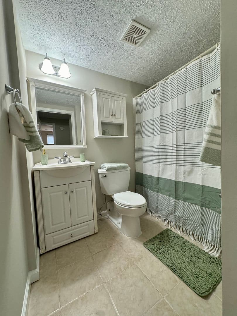 Newport News House: 501 Ashwood Drive