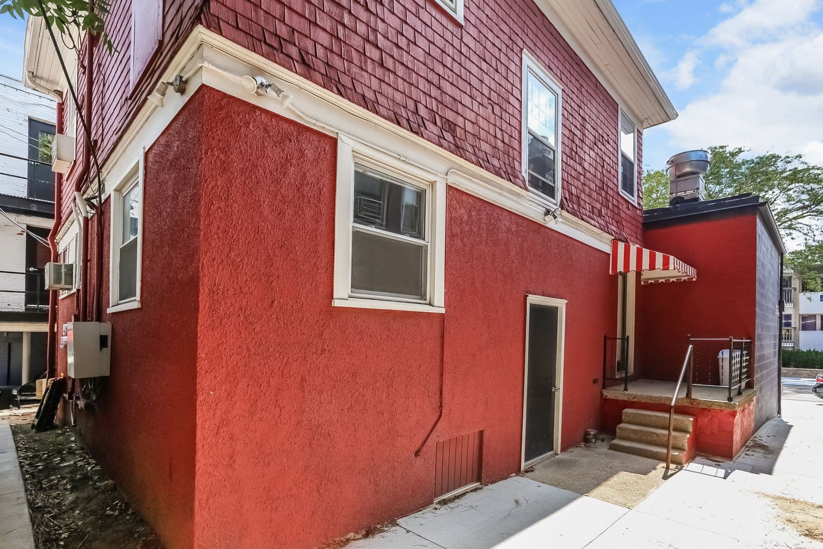 Ann Arbor House: 1329.5 S. University Ave