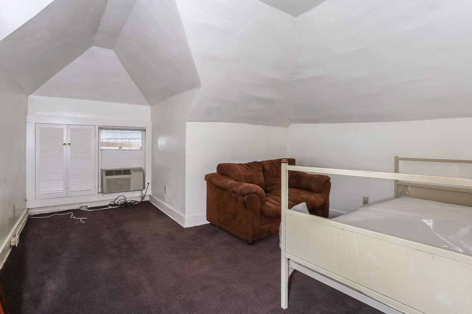 Ann Arbor House: 1329.5 S. University Ave