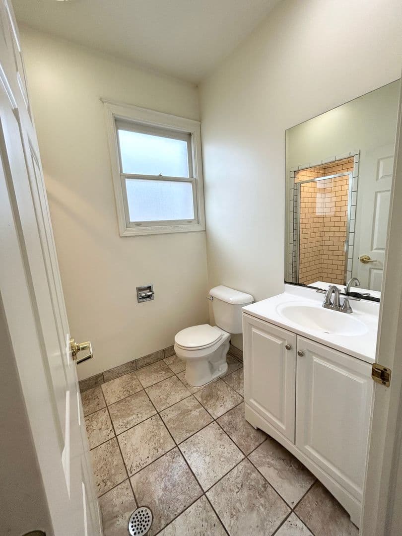 Ann Arbor House: 1348 Wilmot Ct.