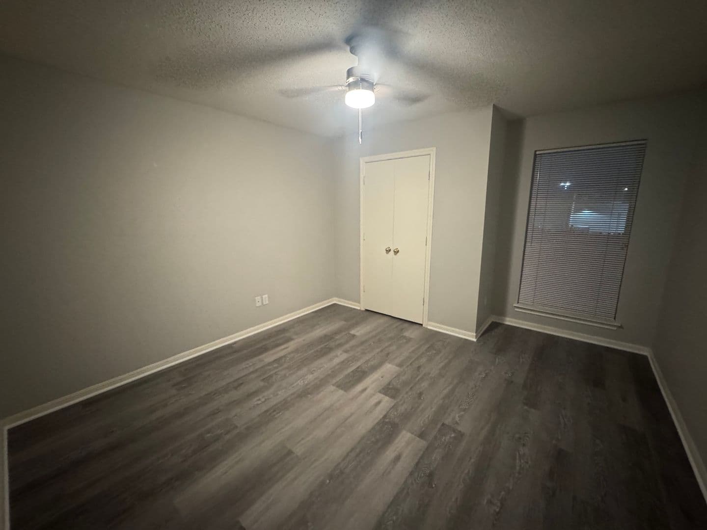 Hewitt Apartment: 948-950 Parkview Circle