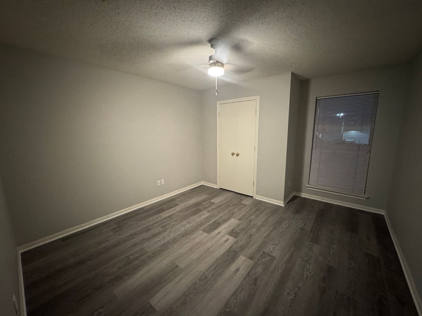 Hewitt Apartment: 948-950 Parkview Circle
