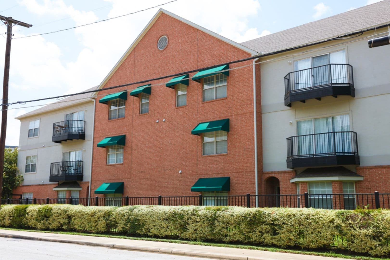 Waco Apartment: 1625 S 10th St
