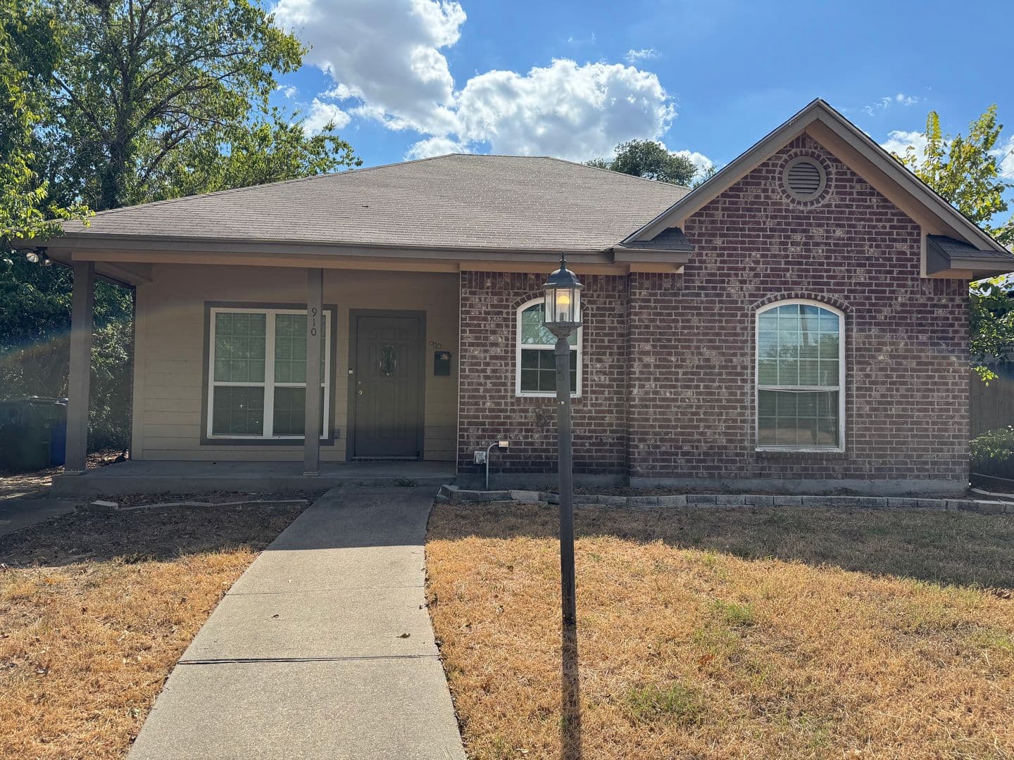 Waco House: 910 N 12th
