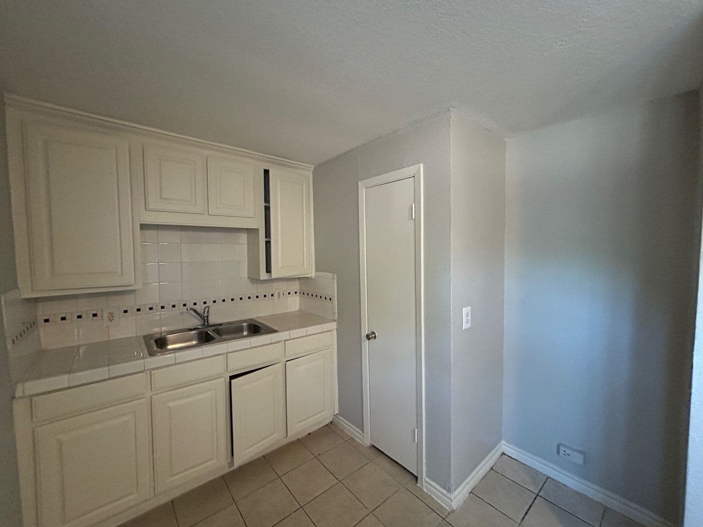 Waco Apartment: 700 S Valley Mills Dr / 3335, 3337, 3339 Willowbrook
