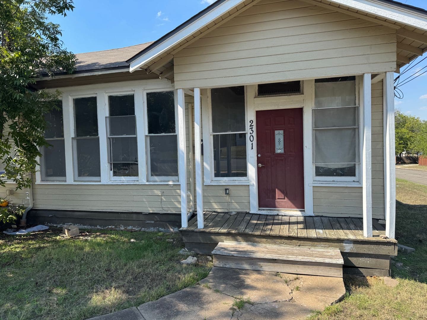 Waco House: 2301 Lasker ave