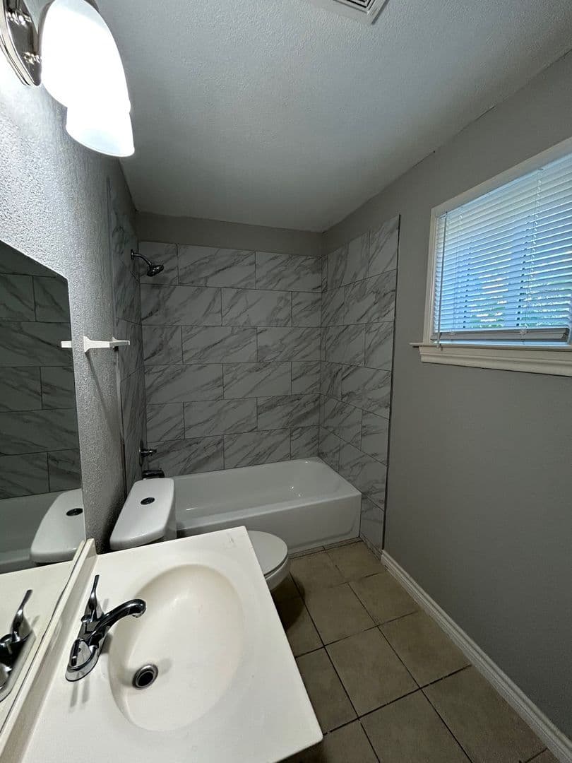 Waco Apartment: 700 S Valley Mills Dr / 3335, 3337, 3339 Willowbrook