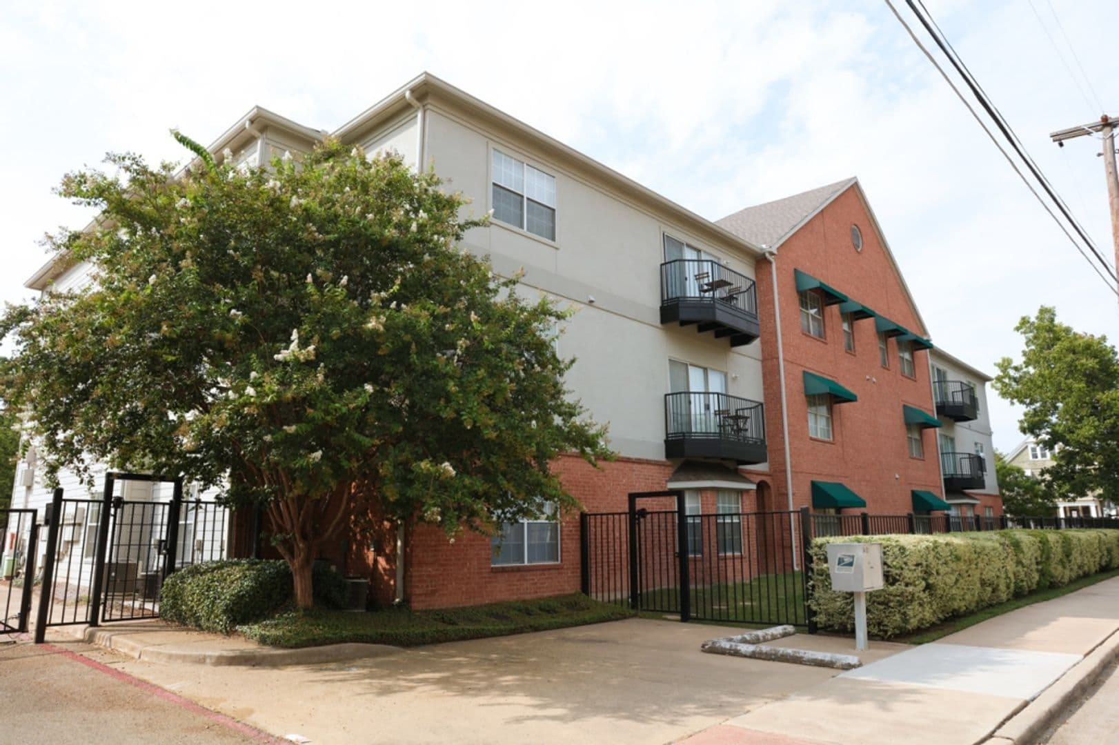 Waco Apartment: 1625 S 10th St