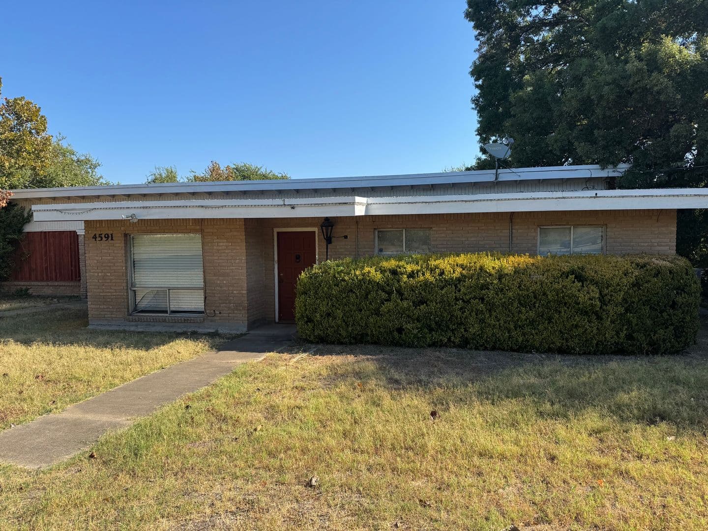 Waco House: 4591 S 3rd St Rd