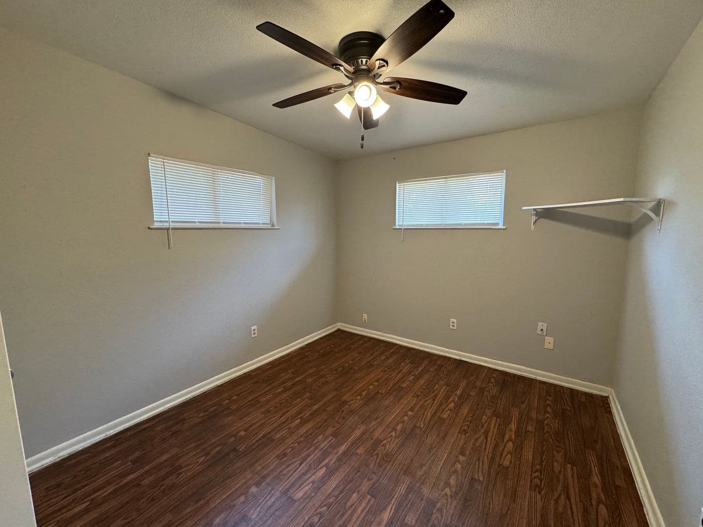 Waco House: 4591 S 3rd St Rd