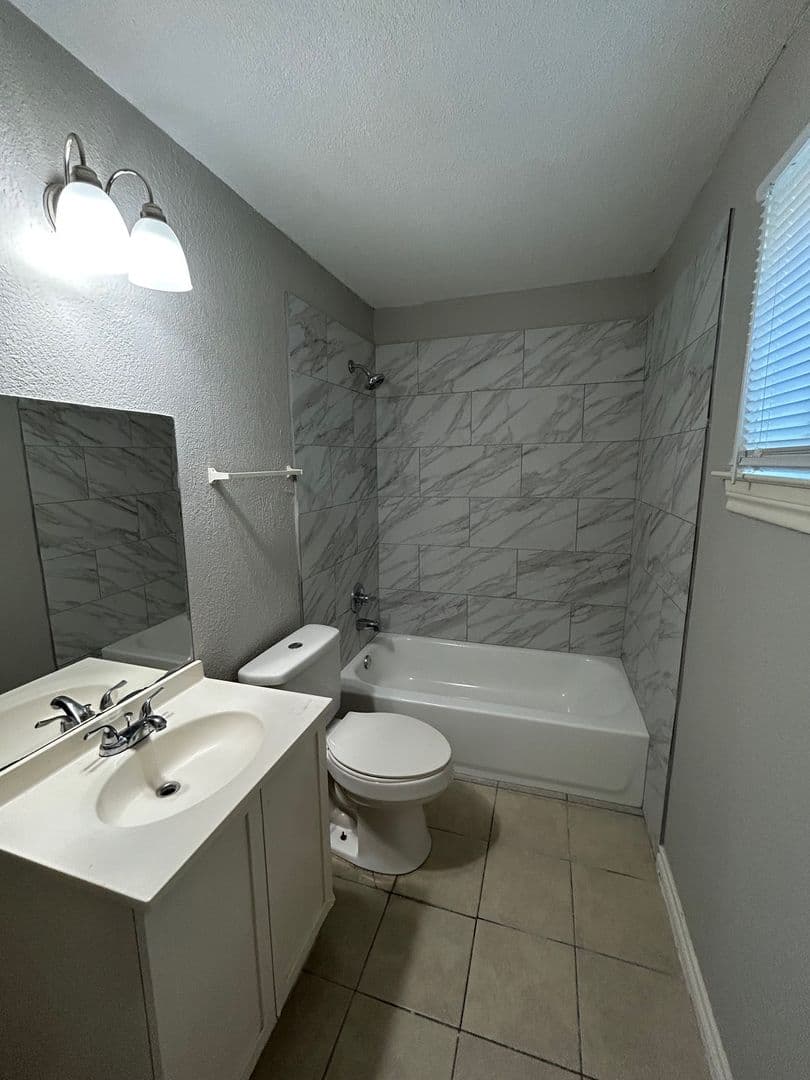 Waco Apartment: 700 S Valley Mills Dr / 3335, 3337, 3339 Willowbrook