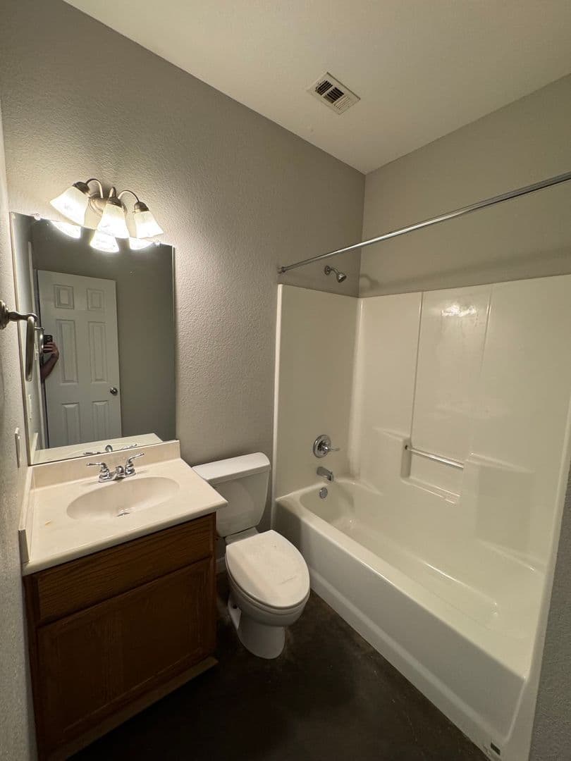Waco House: 910 N 12th