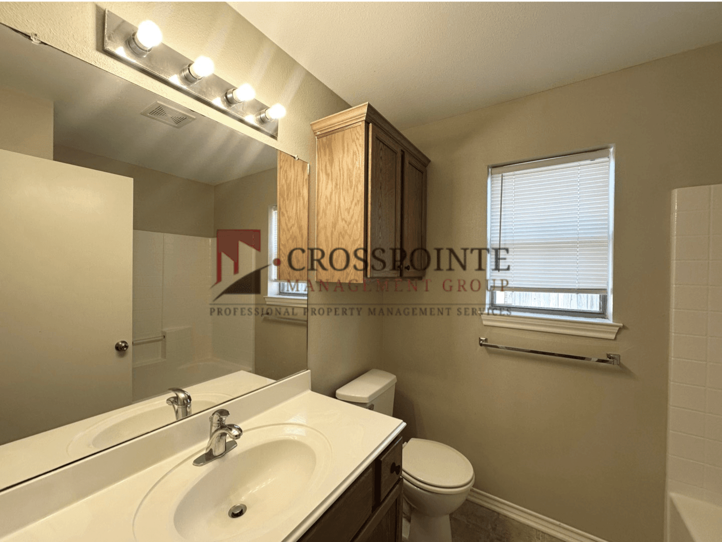 Lindale House: 393 Molly Ln
