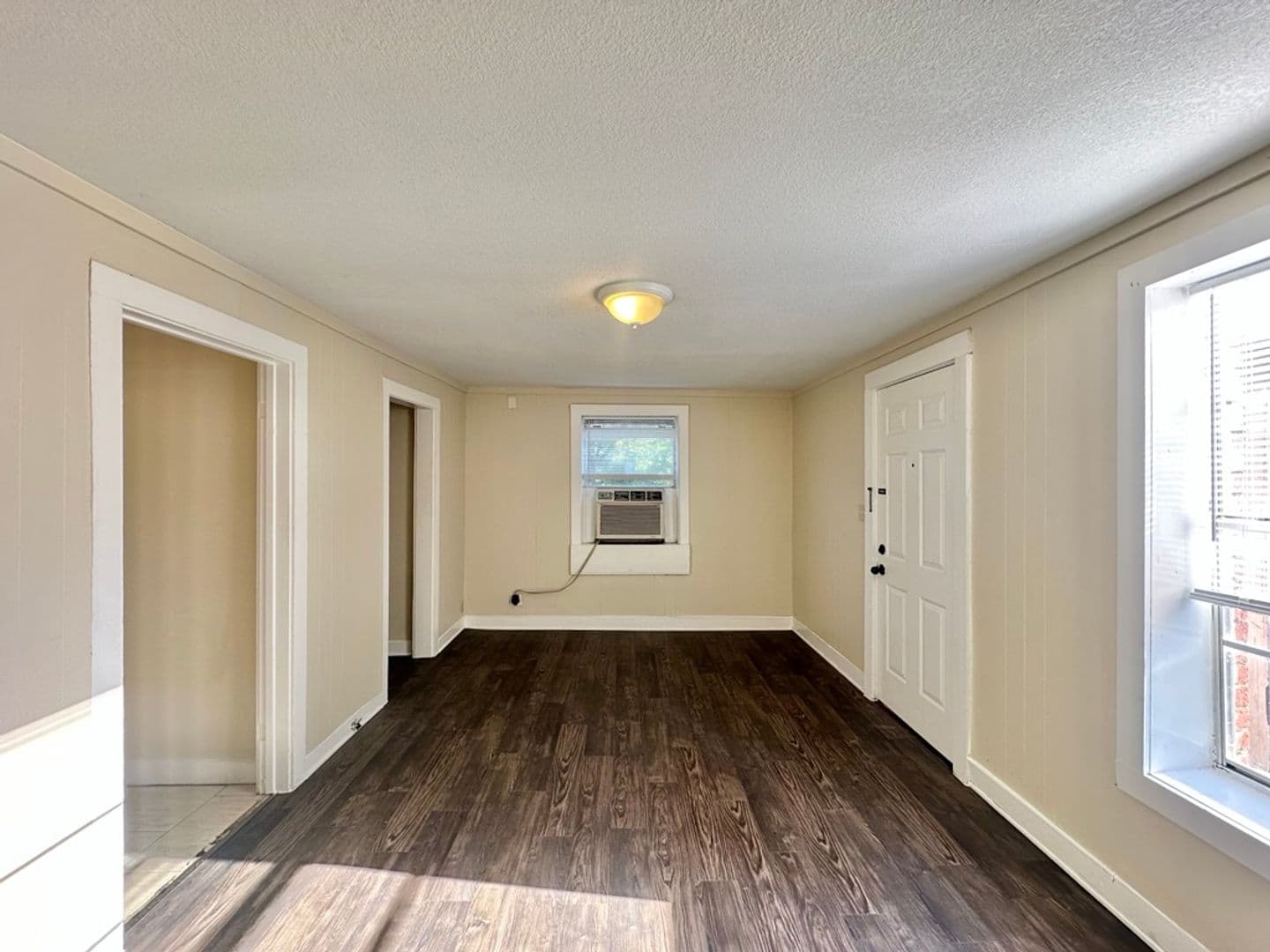 Tyler Apartment: 1420 E Houston St