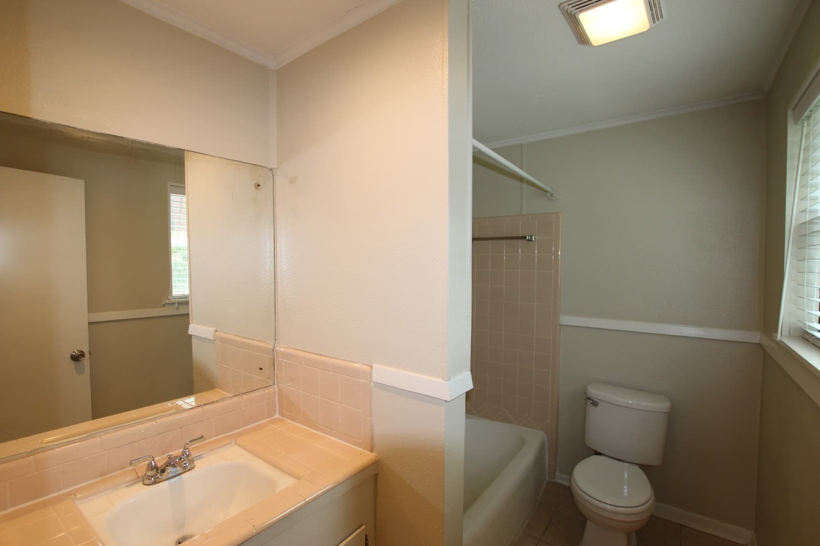 Tyler Apartment: 321 S Bois D Arc Ave.