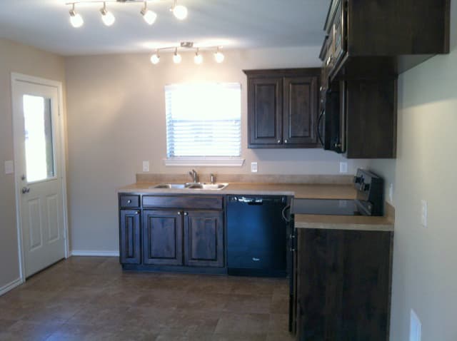 Lindale Apartment: 18033 Loring Ln