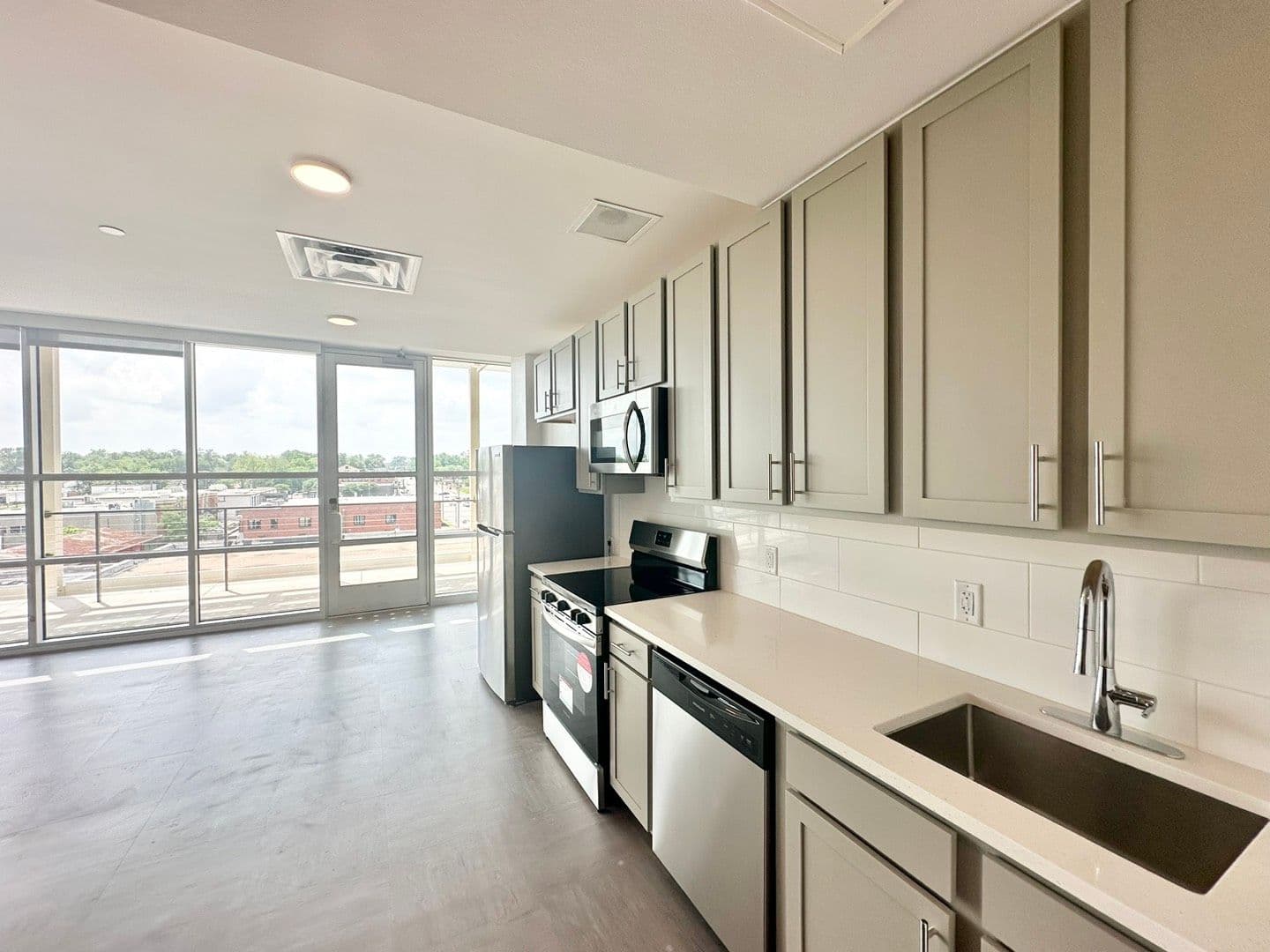 Tyler Apartment: 230 S. Broadway Ave