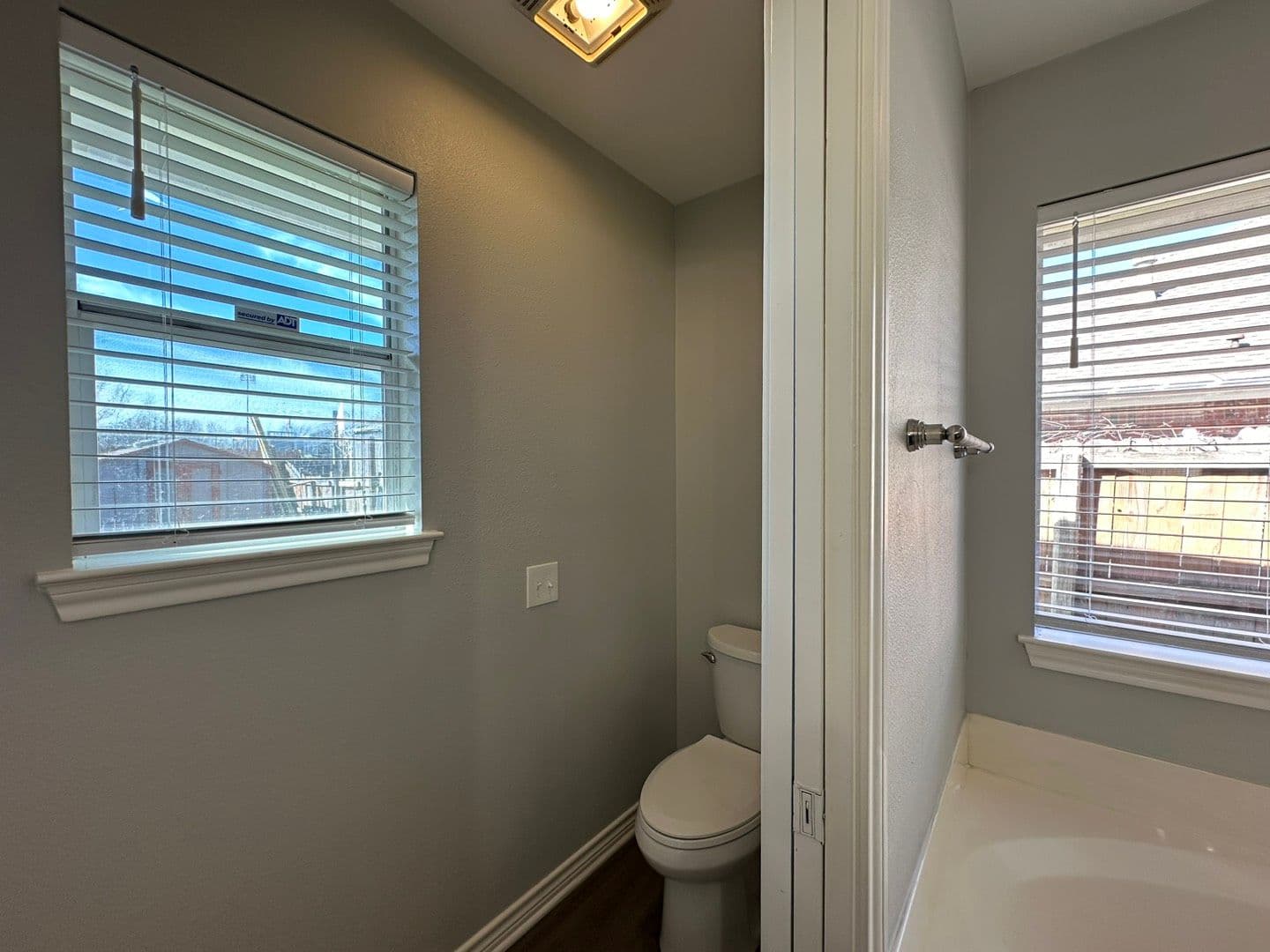 Whitehouse House: 418 Amanda Ct