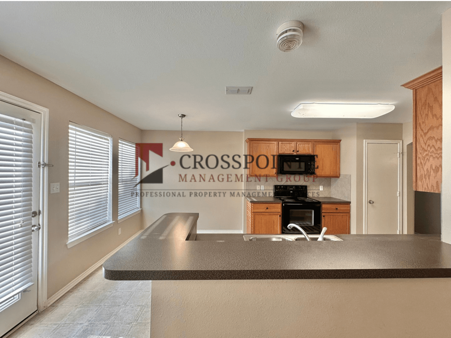 Lindale House: 393 Molly Ln