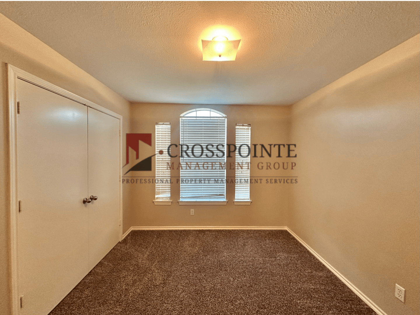 Lindale House: 393 Molly Ln