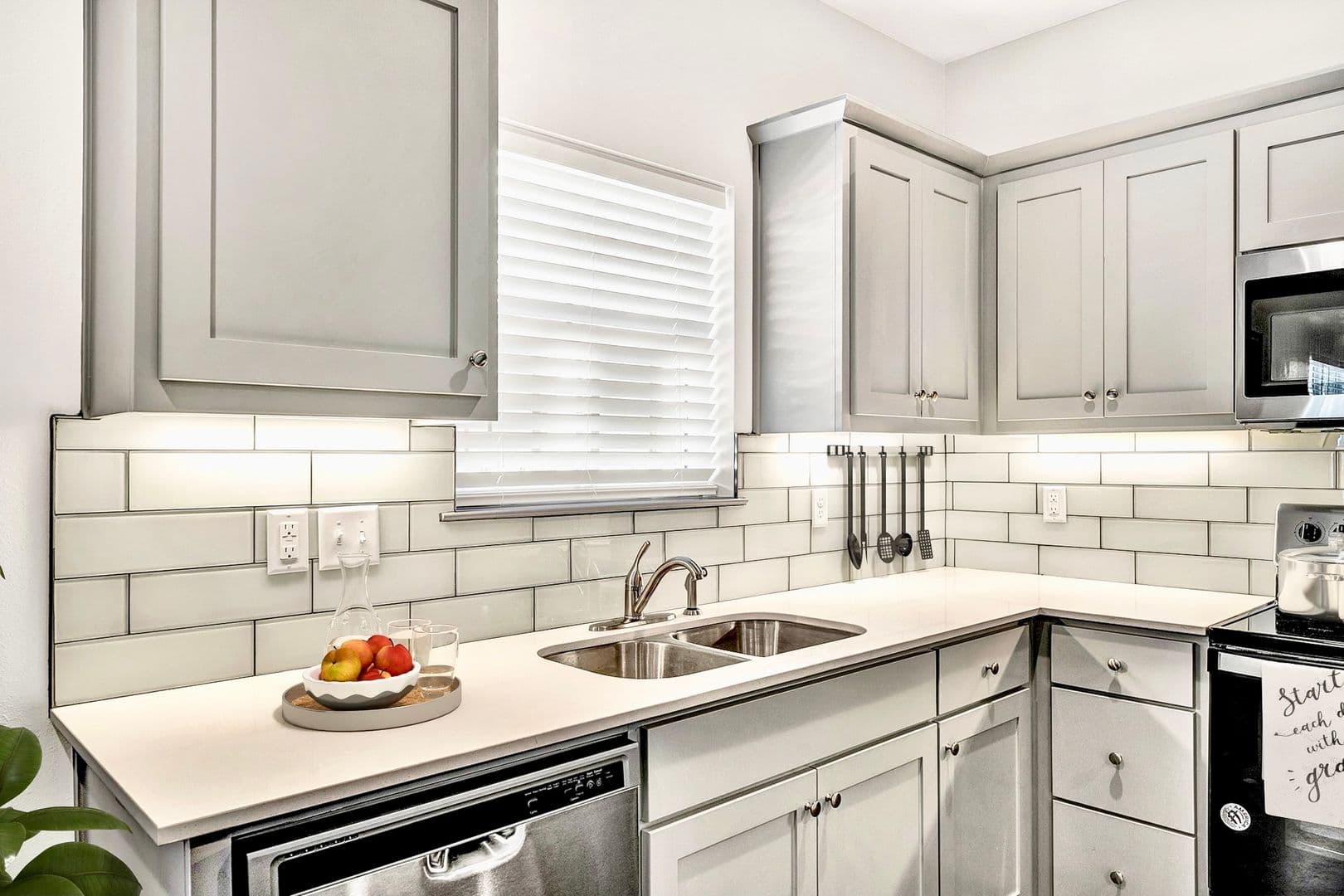 Bullard Townhome: 625 Papillon Rd