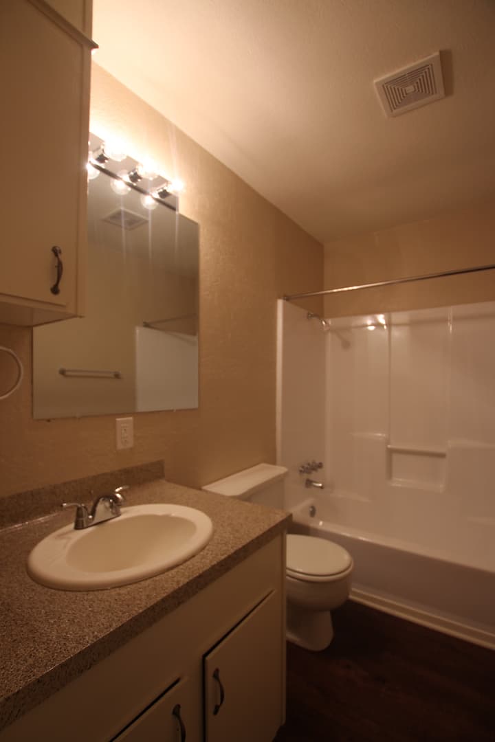 Brownsboro Apartment: 11101 Ingram St.