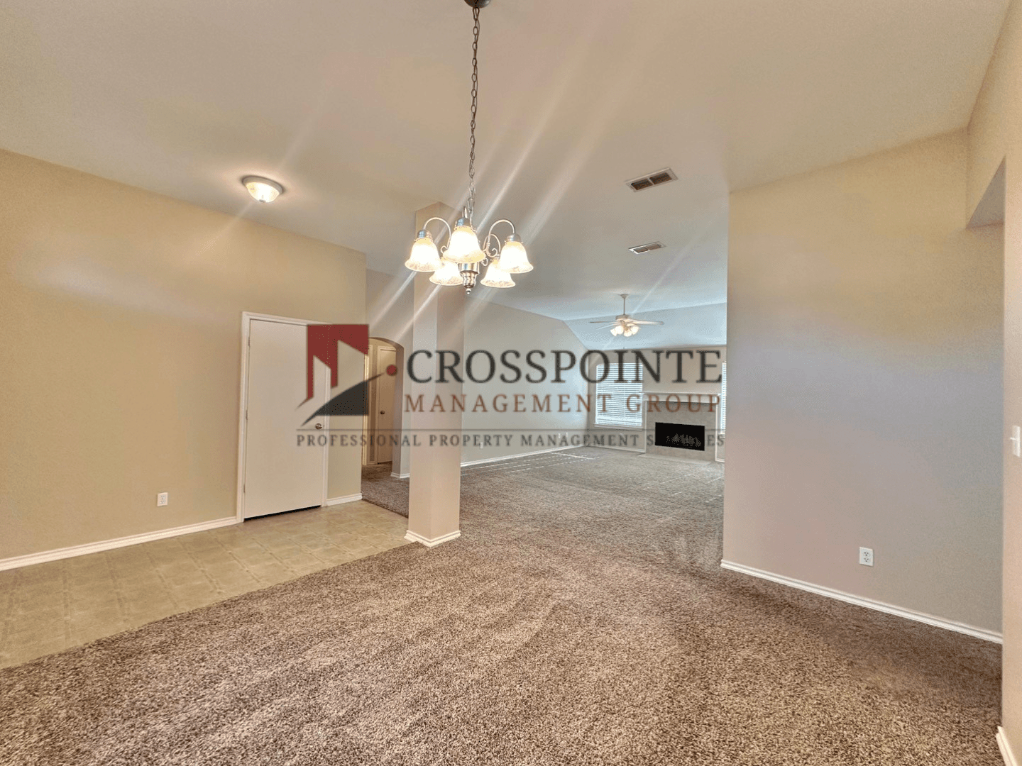 Lindale House: 393 Molly Ln