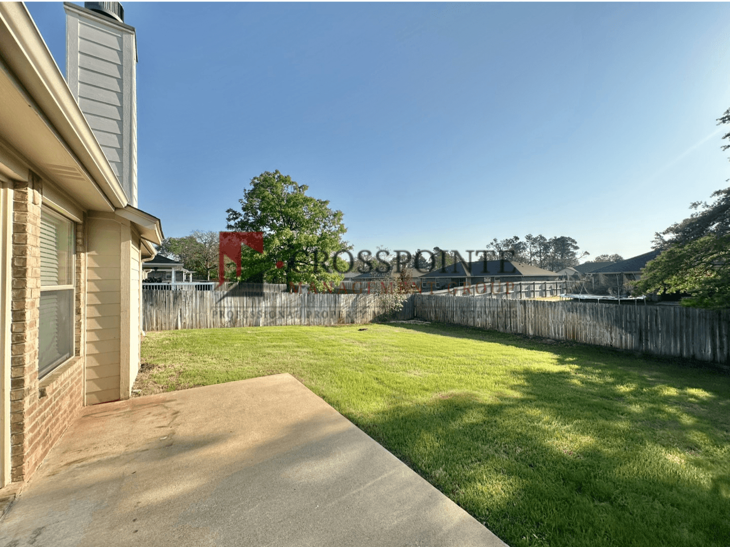 Lindale House: 393 Molly Ln