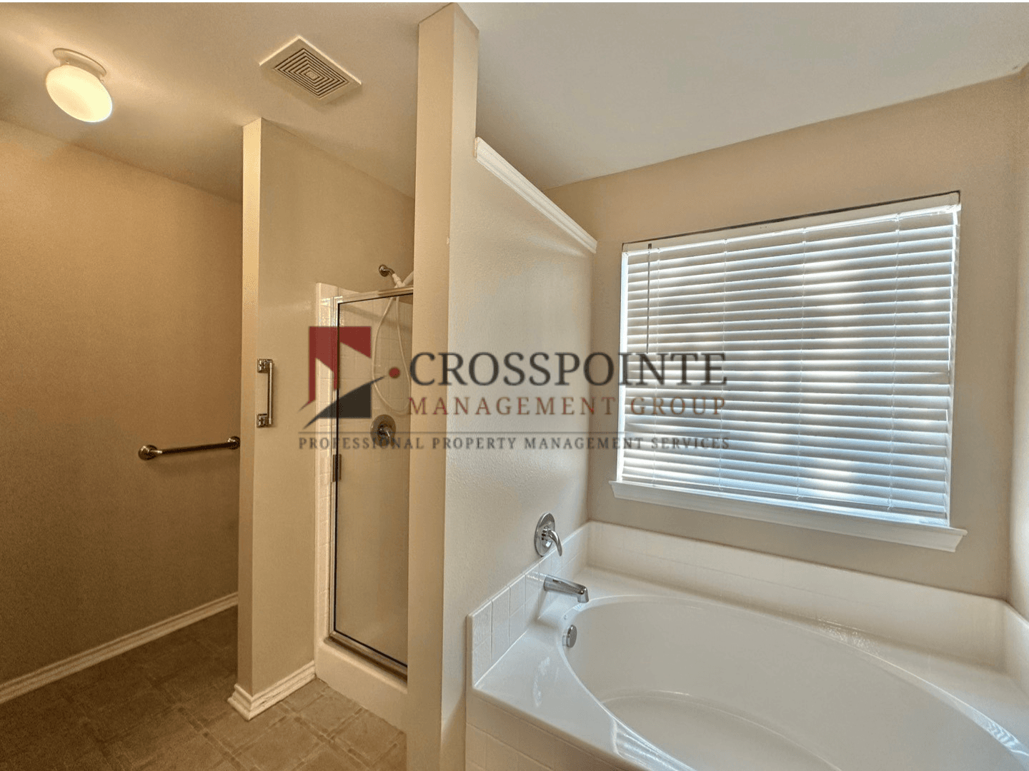 Lindale House: 393 Molly Ln