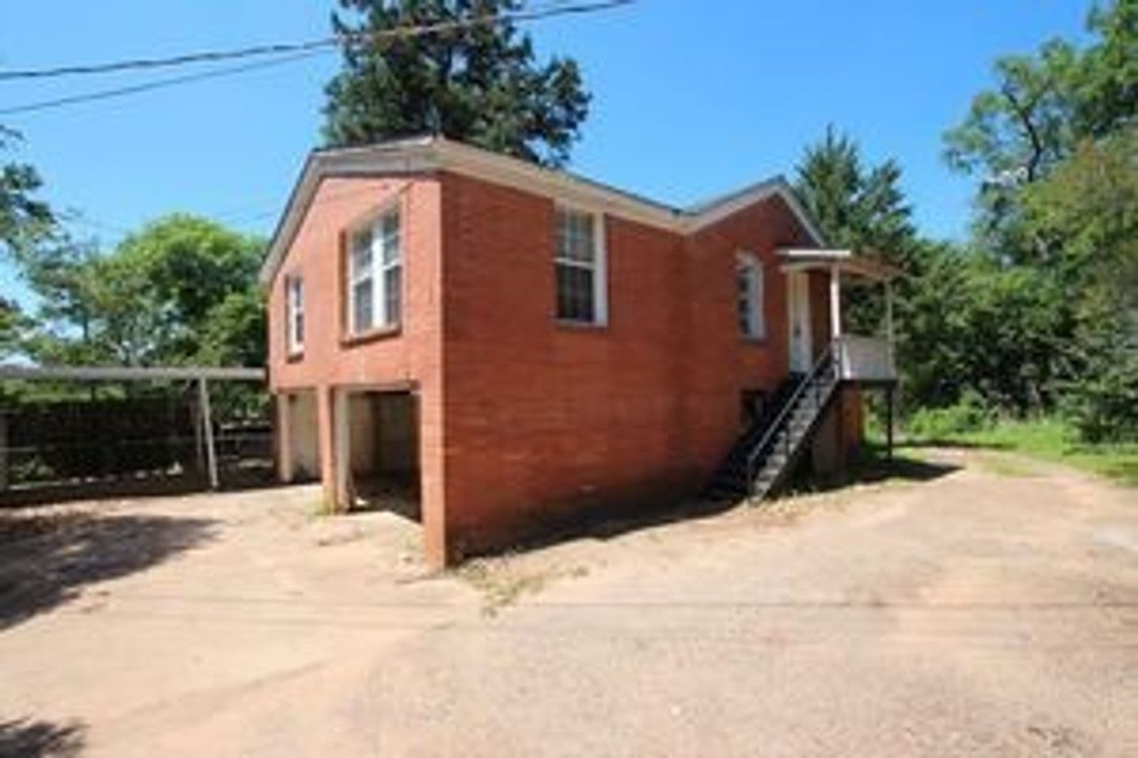 Tyler Apartment: 1420 E Houston St